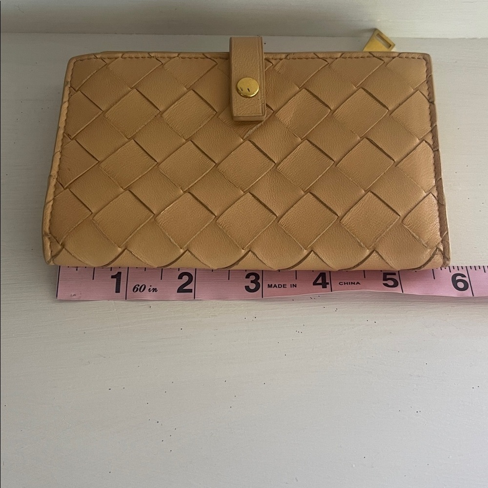 Bottega Veneta Intrecciato Pale Brown Leather Wallet w/ Chain & Dust Bag - Picture 13 of 16